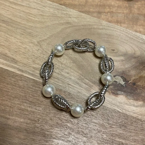 NEW ARRIVALS LIVE SHOW LISTING BRACELET - Picture 3 of 5